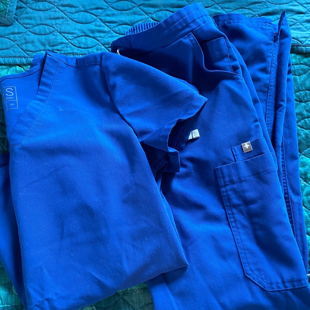 FIGS / winning blue / XS